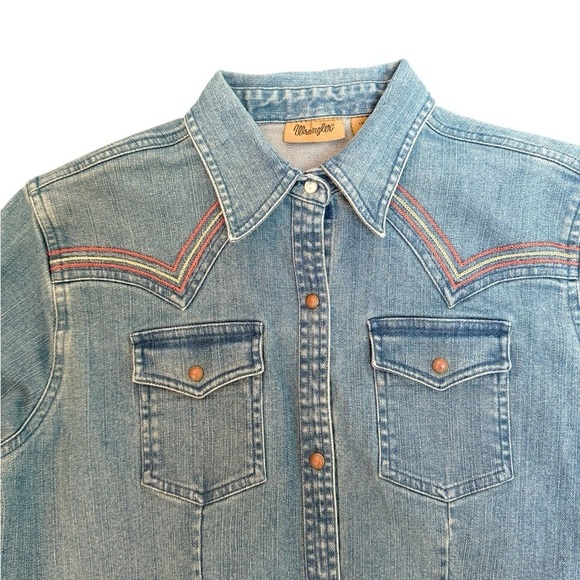 Wrangler Tops - RARE FIND! Vintage Wrangler Button Snap Denim Shirt for Women 
Size Small